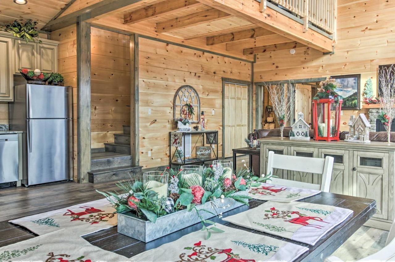 Smoky Mountain Hideaway With Hot Tub, Deck And Views! Villa Gatlinburg Ngoại thất bức ảnh